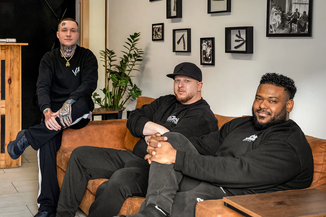 Holení břitvou v křesle — Vargas Barbershop Liberec